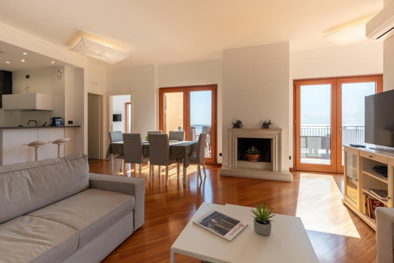 Appartamento In Villa Con Accesso Al Mare, Vista Mozzafiato Palermo Exterior foto